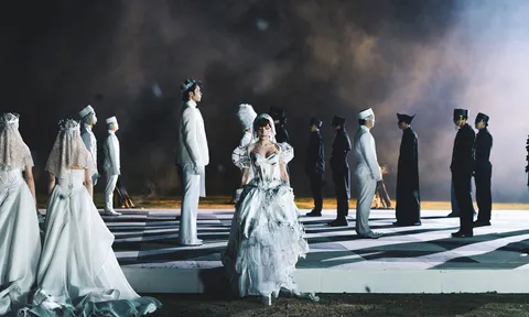 LyLy lần đầu kết hợp với “phù thủy hình ảnh” Đinh Hà Uyên Thư trong MV mới