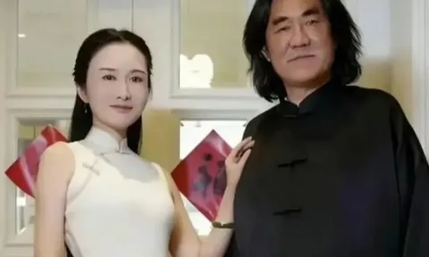 Đạo diễn U80 cạo bỏ bộ râu gần 30 năm, "lột xác" hoàn toàn vì tình yêu, vợ trẻ kém 31 tuổi càng yêu hơn