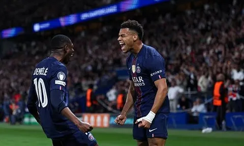 Kvaratskhelia rực sáng giúp PSG nhấn chìm Liverpool