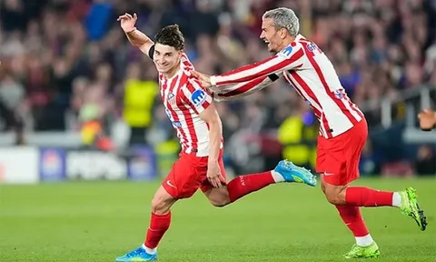Simeone phá lời nguyền 20 năm của Atletico tại Camp Nou