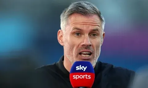 Carragher vùi dập dàn sao Liverpool sau trận thua PSG