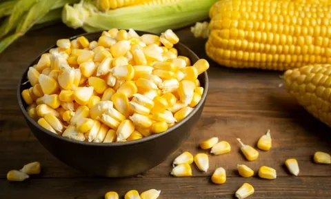 Sai lầm khi ăn ngô giảm cân: Càng ăn càng tích mỡ nếu mắc 3 lỗi này