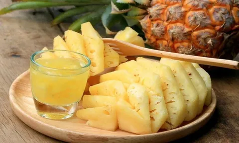 Mẹo ăn dứa không bị rát lưỡi
