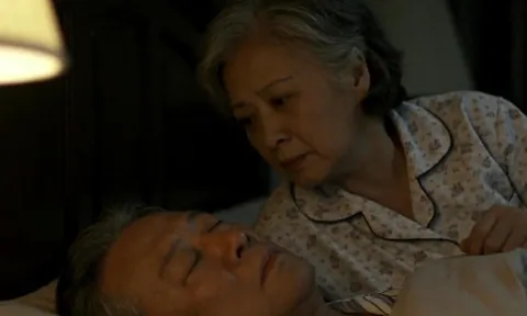 Gần 80 tuổi tôi mới nhận ra, thông minh là dù không còn "nhu cầu" cũng đừng ngủ riêng giường với chồng