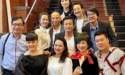 Hội bạn học quen mặt khán giả cả nước: Dàn NSƯT, diễn viên gạo cội, có người làm Trưởng đoàn Nhà hát Tuổi trẻ