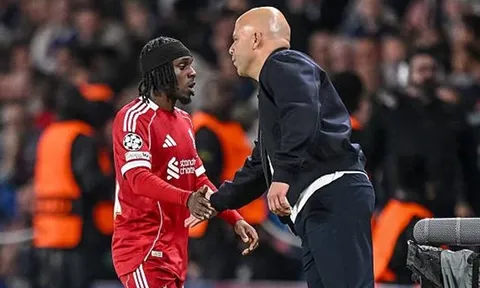 Arne Slot lấy gì để cứu vãn hy vọng Top 5 cho Liverpool?