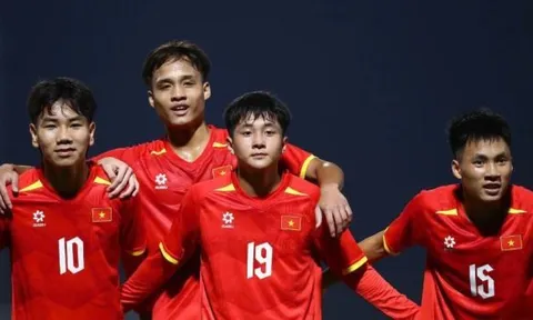 HLV Roland chỉ ra vũ khí giúp U17 Việt Nam vượt khó