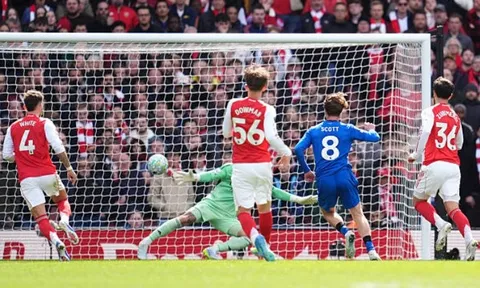 Thua sốc Bournemouth, Arsenal hụt hơi trong cuộc đua vô địch
