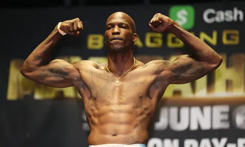 Ngôi sao bóng bầu dục Chad Ochocinco công khai thách đấu Israel Adesanya: 'Đến Miami đi!'