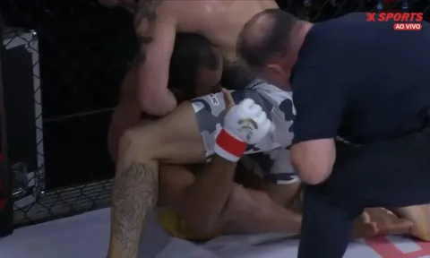Trọng tài MMA gây bão: Võ sĩ giơ ngón cái báo hiệu "tôi ổn", vẫn bị xử thua