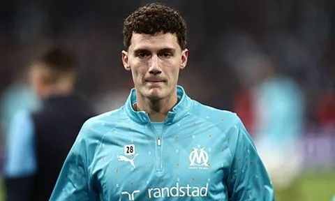 Man Utd đại chiến hai đội bóng Ả Rập vụ Pavard