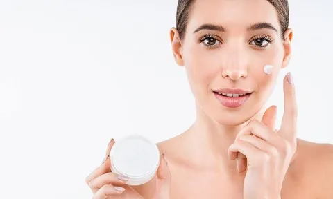 4 thói quen buổi tối giúp làn da cải thiện rõ rệt mà không cần skincare cầu kỳ