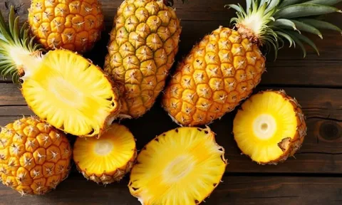 5 người không nên ăn quả dứa