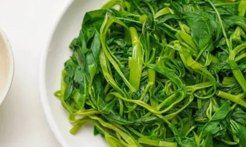 Cách luộc rau muống xanh giòn, không thâm đen cực đơn giản tại nhà