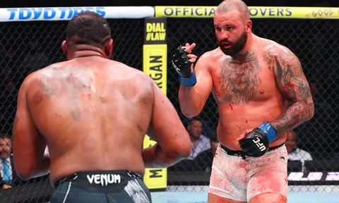 Màn 'tử chiến' tại UFC 327: Josh Hokit chiến thắng Curtis Blaydes sau cuộc chiến nghẹt thở, ứng viên cho 'Trận đấu của năm'