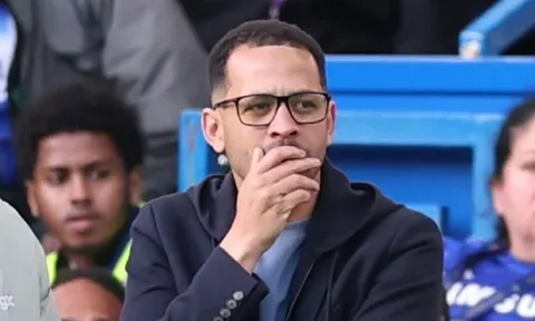 HLV Rosenior hé lộ kế hoạch cải tổ Chelsea sau trận thua Man City
