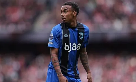 Liverpool muốn vượt mặt Chelsea vụ Eli Junior Kroupi