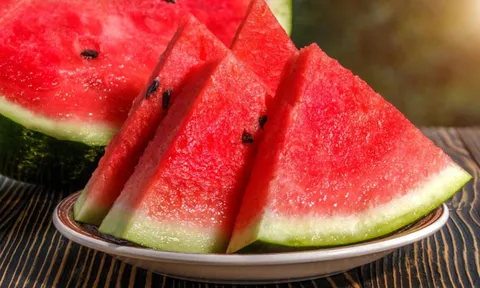 5 người nên thường xuyên ăn dưa hấu