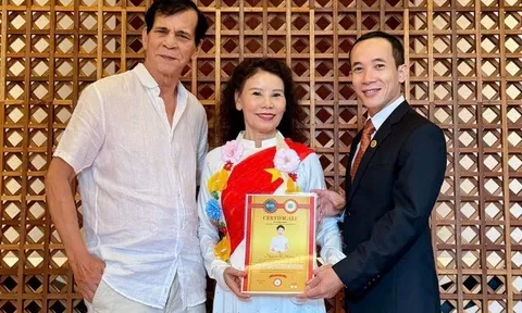 Mẹ ruột Hồ Ngọc Hà ở tuổi U70 vẫn hoàn thành đề án, đi làm việc ở nước ngoài luôn được ông xã lai Pháp cận kề