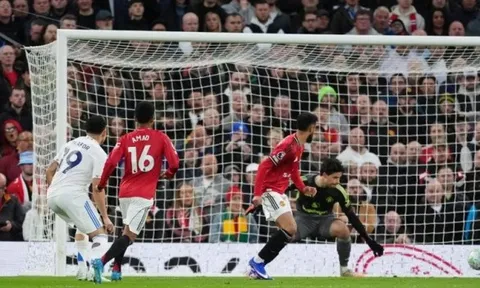 5 lý do khiến MU gục ngã trước Leeds: Thẻ đỏ nghiệt ngã; Lỗ hổng hàng thủ