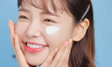 Công thức 2-2-2 khi thoa kem chống nắng giúp da hạn chế sạm nám và lão hóa