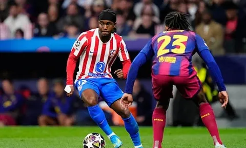 Lookman gọi trận thắng Barca là tàu lượn siêu tốc