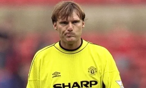Cựu thủ môn Man Utd hối hận tột cùng vì rời bỏ Sir Alex