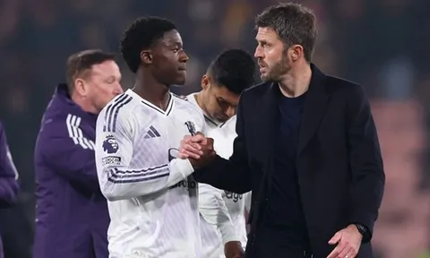 Van der Sar khẳng định Carrick không thể thiếu Kobbie Mainoo