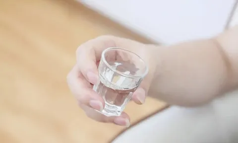 90% người uống rượu mắc sai lầm này mà không biết âm thầm 'rút ngắn' tuổi thọ