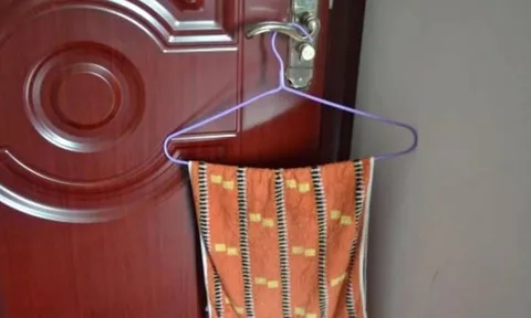 Vì sao bật điều hòa mùa hè nên treo khăn trong phòng? Ít ai biết lợi ích bất ngờ