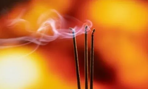 Văn khấn cúng mùng 1 tháng 3 năm Bính Ngọ 2026 đầy đủ nhất, 3 khung giờ đại kỵ không thắp hương ngày đầu tháng