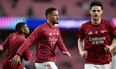 Chris Sutton chê William Saliba không còn là chính mình
