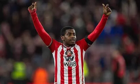 MU tranh Noah Sadiki với Arsenal