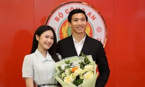Doãn Hải My rạng rỡ bên Văn Hậu giữa bão dư luận