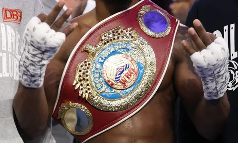 Trận tái đấu Keyshawn Davis và Nahir Albright chính thức chốt lịch ngày 16/5 trên DAZN