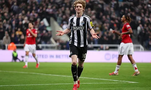 Bayern săn Gordon giúp Liverpool rảnh tay đón ngọc quý