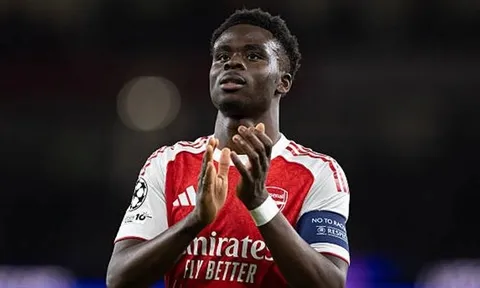 Saka chạy đua với thời gian để kịp đại chiến Man City