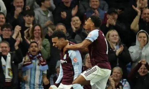 Watkins lập kỷ lục giúp Aston Villa vùi dập Bologna 4-0