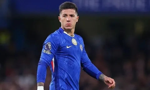 HLV Chelsea bác tin Enzo Fernandez gây chia rẽ trước trận gặp MU