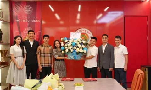 Công an Hà Nội trói chân 5 ngôi sao bằng bản hợp đồng dài hạn