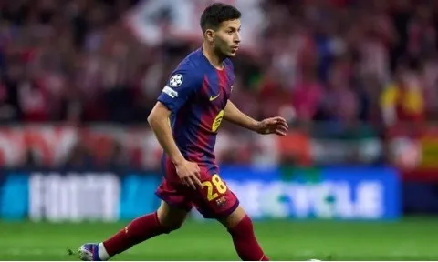 Roony Bardghji cân nhắc rời Barca vì không thể cạnh tranh với Lamine Yamal