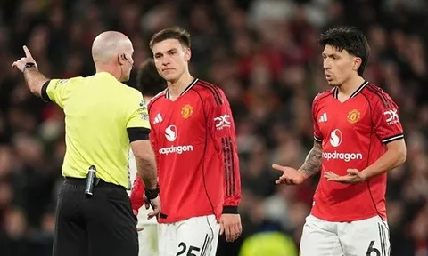 Carrick bất bình khi MU mất Martinez trong trận đại chiến Chelsea