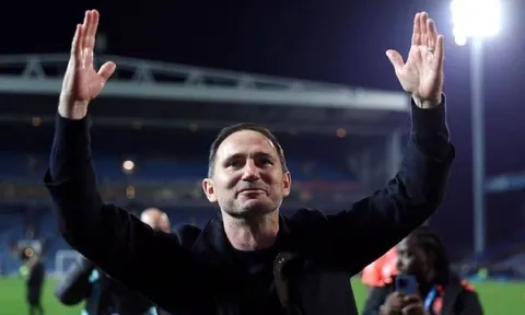 Frank Lampard đánh thức 'gã khổng lồ' Coventry City