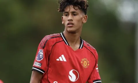 MU chặn Man City cướp thần đồng 15 tuổi JJ Gabriel