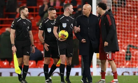 Ngoại hạng Anh 'cấm cửa' 3 trọng tài ở trận derby Merseyside