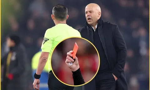 Cựu sếp PGMOL đòi trừ điểm Liverpool vì Slot