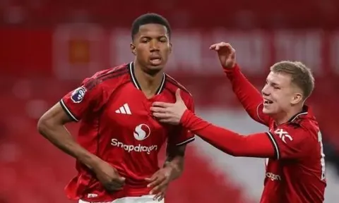 Chido Obi chứng minh vị thế số 9 tương lai của Man Utd