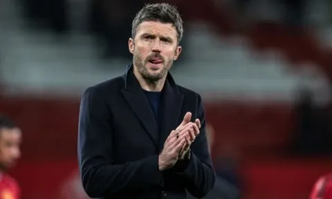 Carrick cần học Sir Alex cách trị cầu thủ bằng nỗi sợ