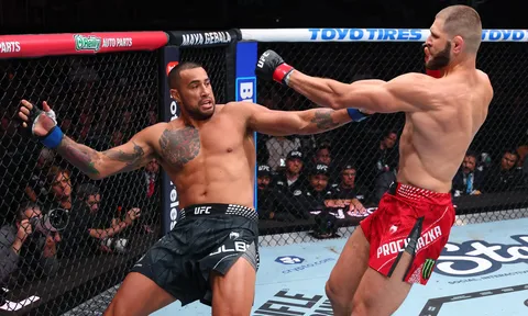Carlos Ulberg lên bàn mổ nối dây chằng chéo trước sau đêm đăng quang nghẹt thở tại UFC 327