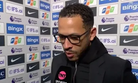 HLV Rosenior khẳng định Chelsea áp đảo MU hoàn toàn
